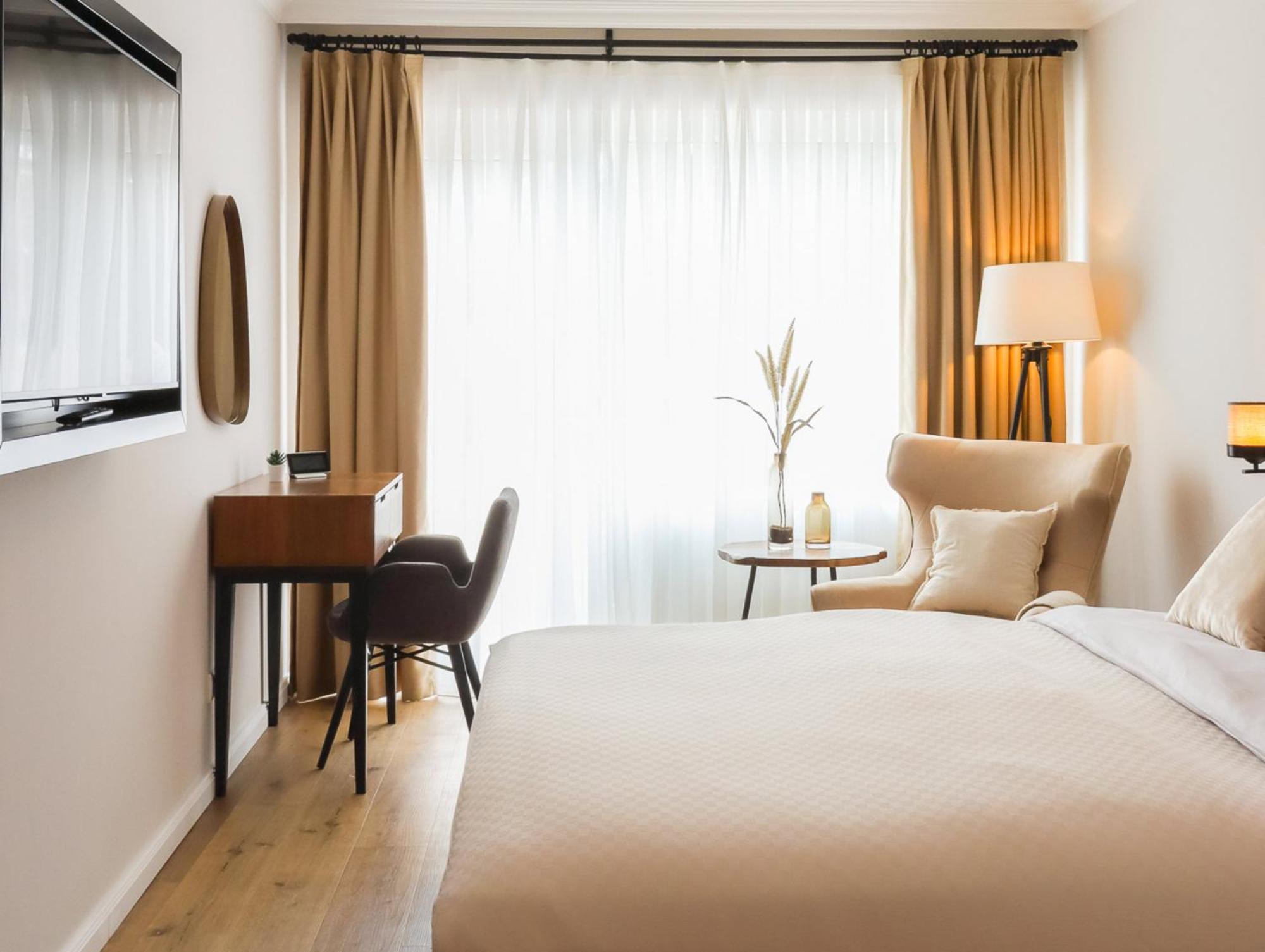 Strandnahe Ruheoase: Hochwertige Mit Terrasse Und Boxspringbett Apartment