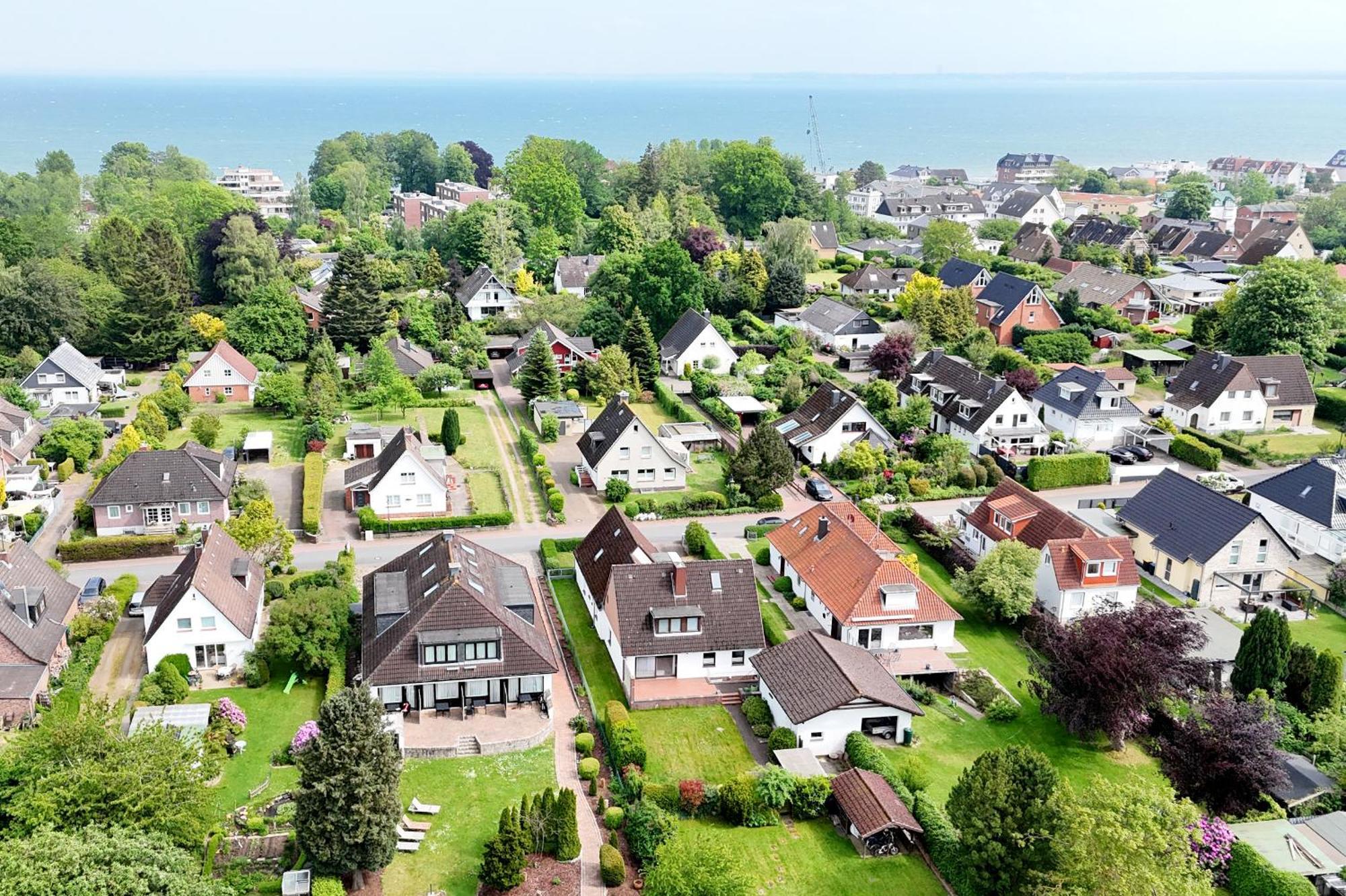 Strandnahe Ruheoase: Hochwertige Mit Terrasse Und Boxspringbett Apartment Scharbeutz